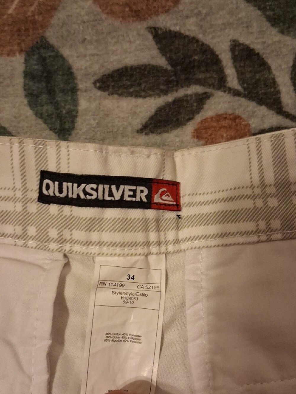 Quiksilver White Plaid Men's Casual Shorts - Picture 2 of 7